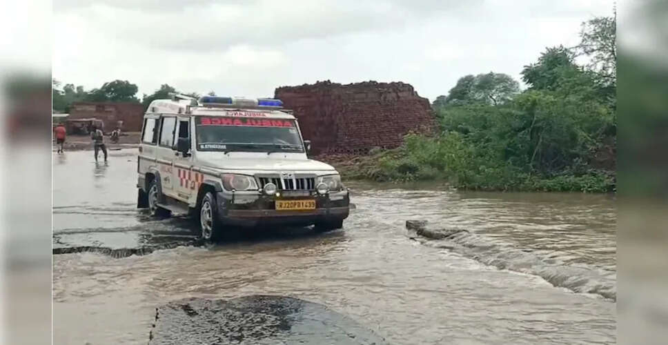 झालावाड़ में भारी बारिश से नेशनल हाइवे तालाब में तब्दील, वाहनों को हो रही कठिनाई