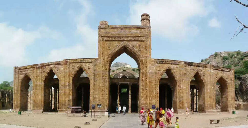 Adhai Din Ka Jhonpra: राजस्थान के साथ-साथ देश की सबसे प्राचीन मस्जिदों में शामिल 'अढ़ाई दिन का झोपड़ा' को बनाने के पीछे क्या है कहानी? आइए जानते है यहां विस्तार से 