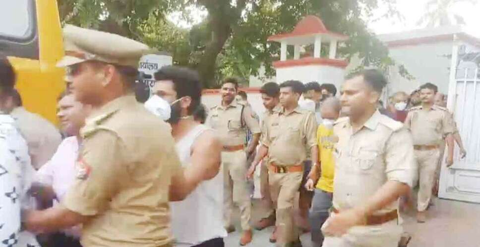 साइबर ठगी के आरोपियों को पकड़ने गई पुलिस टीम पर हमला, वीडियो में देखें पथराव में एएसआई समेत दो पुलिसकर्मी घायल