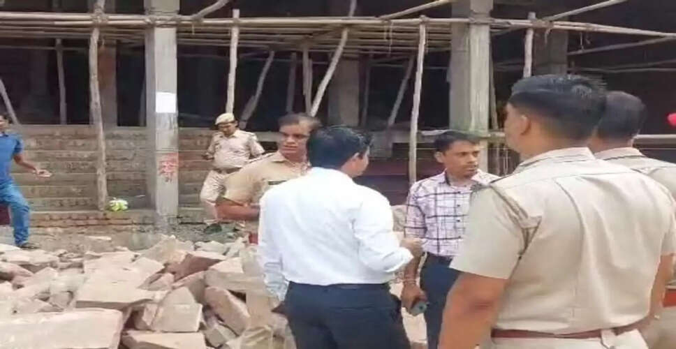 Karoli&nbsp;नोटिस के बावजूद नहीं माने नगरपरिषद आयुक्त &nbsp;ने 23 लोगों की निर्माणाधीन इमारतें की सील&nbsp;