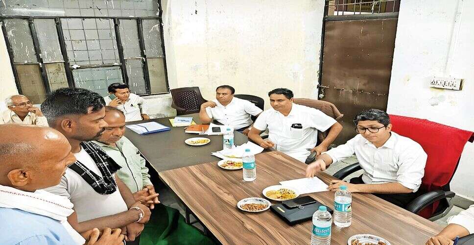 आवश्यक सेवाओं की साप्ताहिक समीक्षा बैठक, पेयजल-बिजली और स्वास्थ्य पर जोर