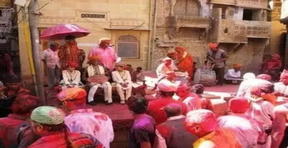 Jaisalmer&nbsp;में होली पर सम्राट के दरबार को सजाया जाता है सोनार के किले में, उमड़ता है जन हुजूम