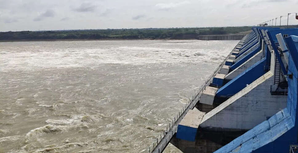 कोटा में मूसलाधार बारिश का कहर! मार्केट और बस्तियों में भरा पानी, नवनेरा बैराज से निकासी जारी