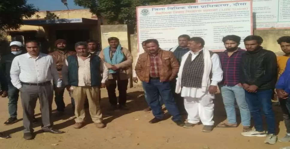 Dausa  संचालक पर अभद्रता का आरोप, ग्रामीणों ने की कार्रवाई की मांग