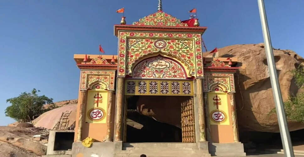 Ramapir Mela 2025: सीमाओं से परे आस्था का संगम, पाकिस्तान में बाबा रामदेव के मेले में पहुंचे हजारों श्रद्धालु