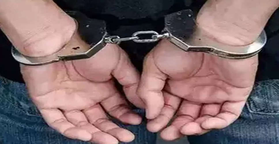 Dholpur पुलिस ने अवैध कट्टा व जिंदा कारतूस के साथ युवक को किया गिरफ्तार, चार जनों को अवैध शराब रखने व शांतिभंग में पकड़ा