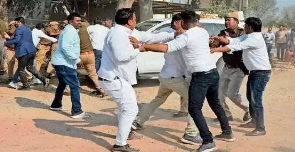 Rajasthan Breaking News: कोटा में PCC चीफ गोविंद सिंह डोटासरा के काफीले को रोकने की कोशिश, भाजयुमोे के कार्यकर्ताओं ने काले झंड़े दिखाएं