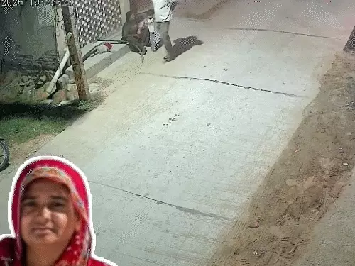 घर के बाहर बैठी महिला को ट्रैक्टर ने कुचला, मौत; 4 साल का पोता और 9 महीने की पोती घायल, टक्कर से टूटी दीवार