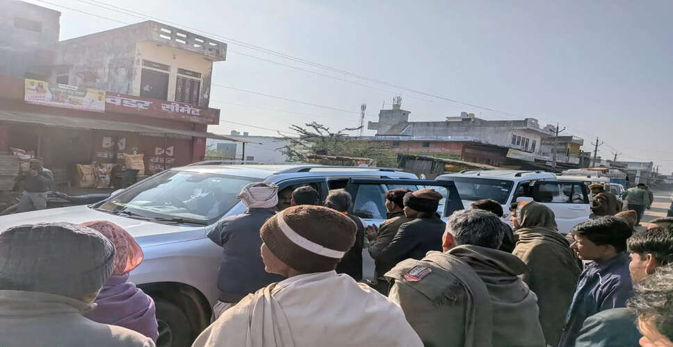 सड़क शिलान्यास कार्यक्रम में खंडार विधायक को ग्रामीणों ने रोका, कार्यकर्ता को देखकर जताई नाराजगी