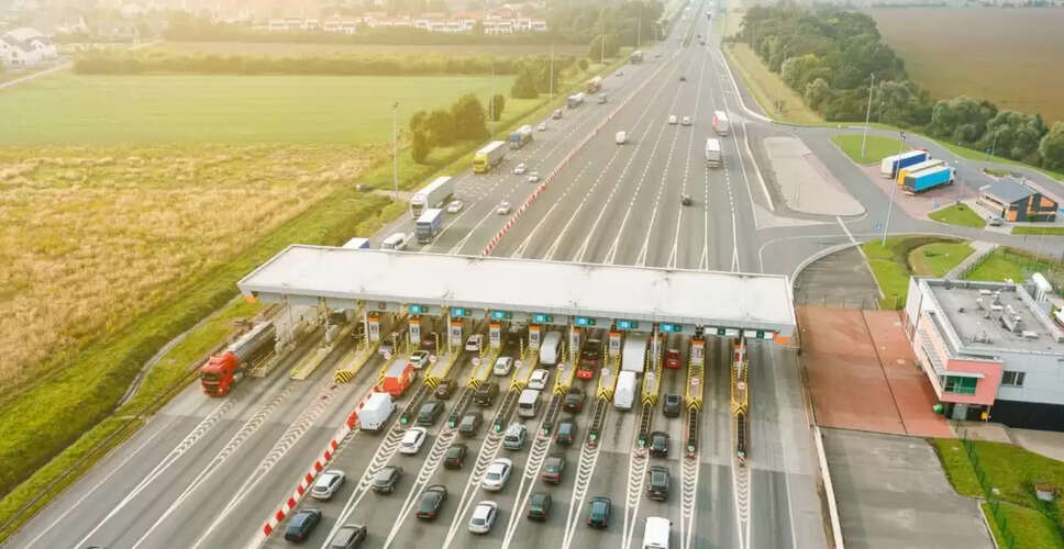 Delhi-Mumbai Expressway: दिल्ली-मुम्बई एक्सप्रेस-वे पर आज से शुरू होगा टोल टैक्स, बिना फास्टैग वालों को चुकाने होंगे दोगुने पैसे