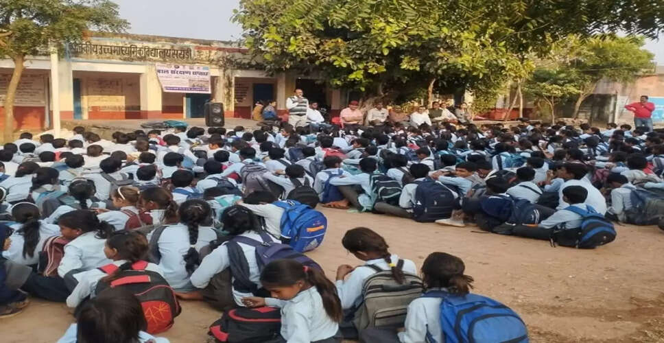 Karoli छात्रों को बाल अपराध एवं संरक्षण के बारे में जानकारी दी गई