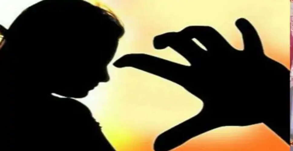 राह चलती युवती को टक्कर मारने की कोशिश, अश्लील इशारे कर आरोपी फरार; गांव जा रही थी युवती, पुलिस जांच में जुटी