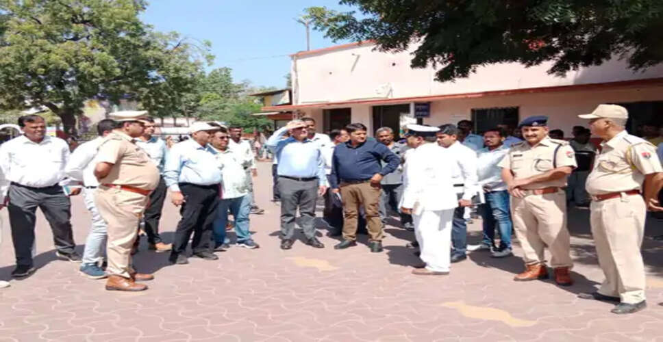 डीआरएम ने Sirohi के आबू रोड रेलवे स्टेशन का किया निरीक्षण, सफाई व्यवस्था और पार्किंग को लेकर अधिकारियों को दिए निर्देश