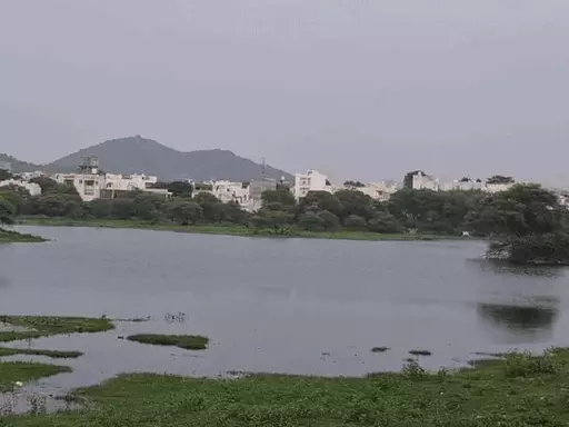 उदयपुर में मौसम ने बदला मिजाज: दिन-रात के तापमान में मामूली गिरावट, सुबह-शाम हल्की ठंडक का अहसास