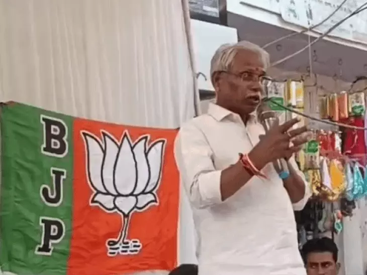 खराड़ी बोले- जो खुद को हिंदू नहीं मानते, उनका मुंह काला करो; गांव में आएं तो बाहर निकाल दो