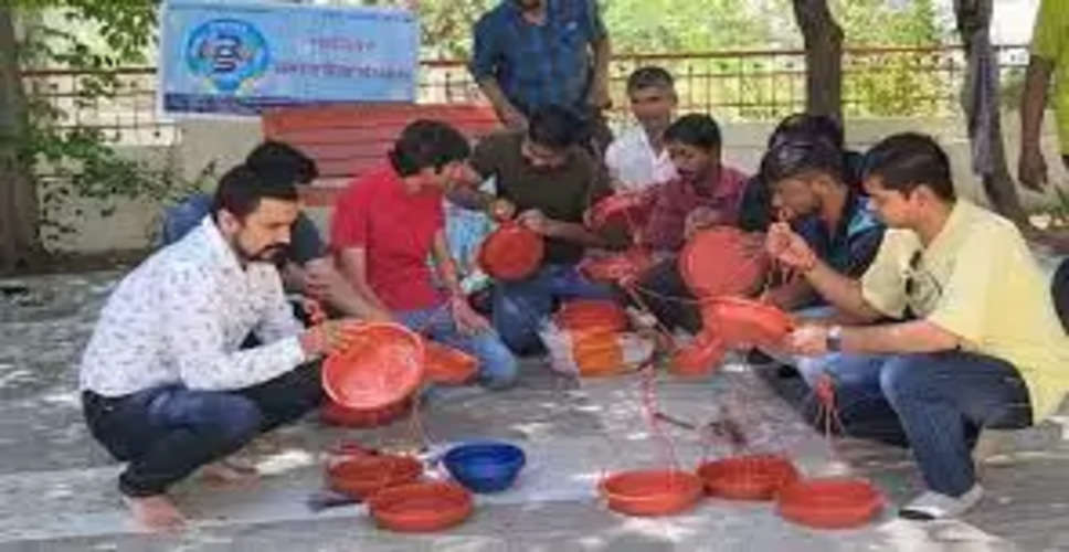 Udaipur में संघ के स्वयंसेवकों ने पक्षियों के लिए बांध परिण्डे
