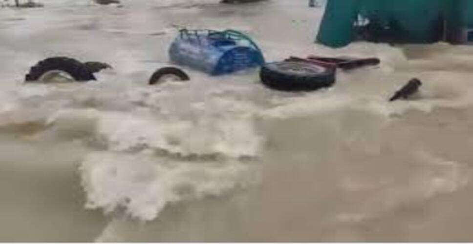 सवाई माधोपुर: तेज रफ्तार ट्रैक्टर-ट्रॉली ने खड़ी कमांडर जीप को मारी टक्कर, बड़ा हादसा टला