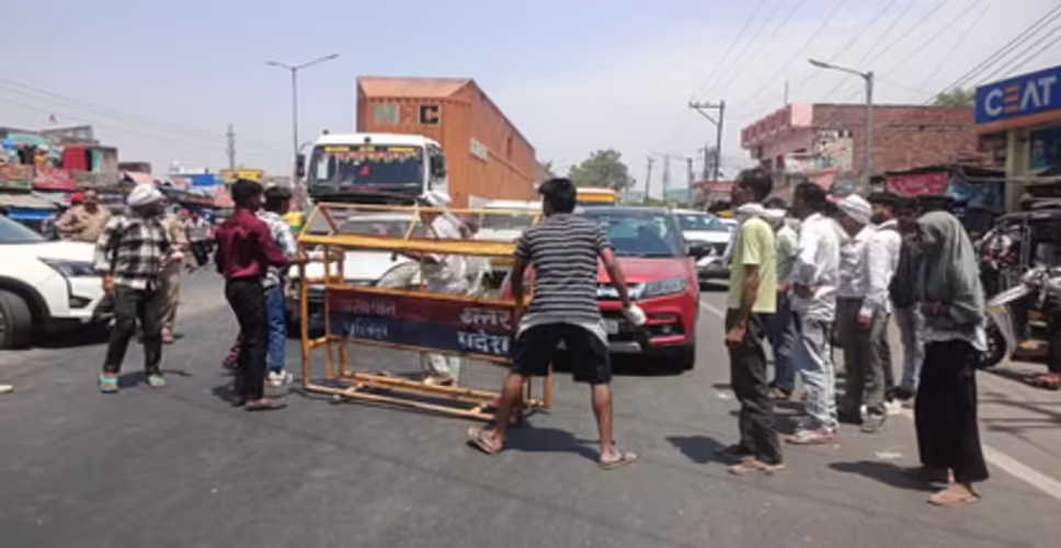 परीक्षा देने जा रही महिला की दर्दनाक मौत: डंपर ने स्कूटी को कुचला, पति गंभीर रूप से घायल
