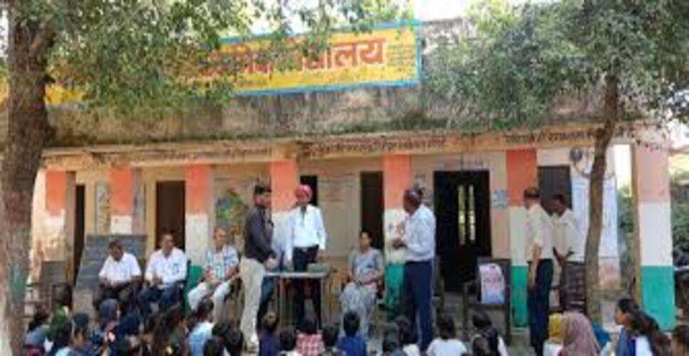 राजकीय उच्च माध्यमिक विद्यालय में सरस्वती माता की मूर्ति तोड़ने पर खटीक समाज ने किया विरोध