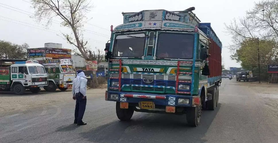 Jalore पंचायत समिति के बाहर नो एंट्री जोन में घुसा खाद से भरा ट्रेलर, आधे घंटे बाद बिना चालान कटे मिल गई एंट्री