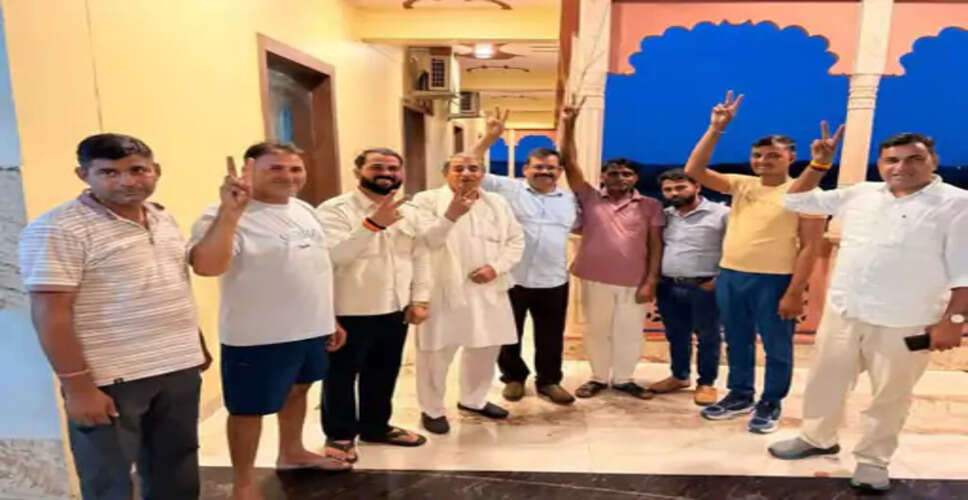 उच्चैन में नवनिर्वाचित पार्षदों ने जीत का जश्न मनाया: अध्यक्ष दलीप सिंह अंबेश ने विकास का भरोसा दिलाया, लोगों को समस्याओं के समाधान की उम्मीद