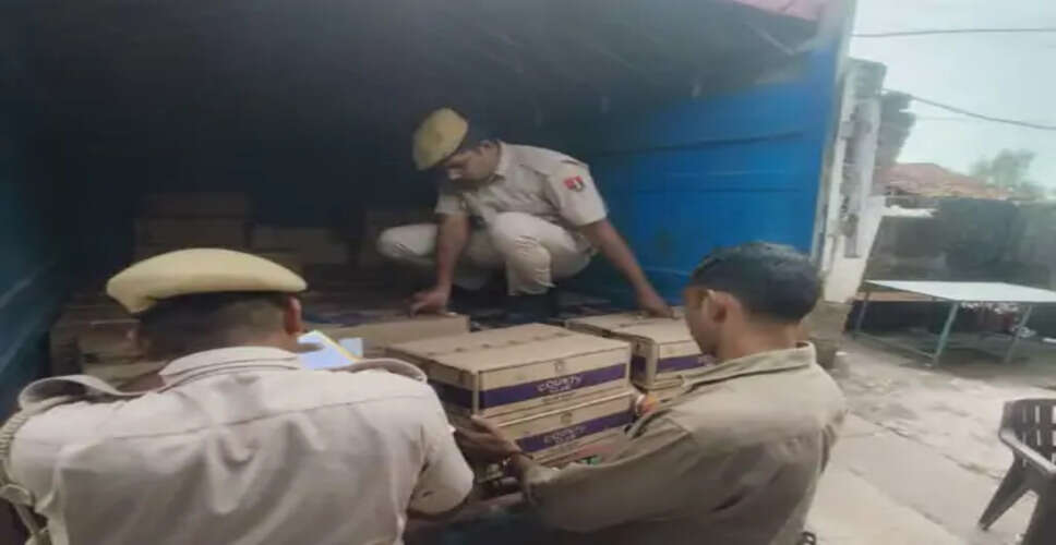 बांसवाड़ा में 70 पेटी अवैध शराब से भरी पिकअप जब्त, पुलिस को देखकर आरोपी फरार