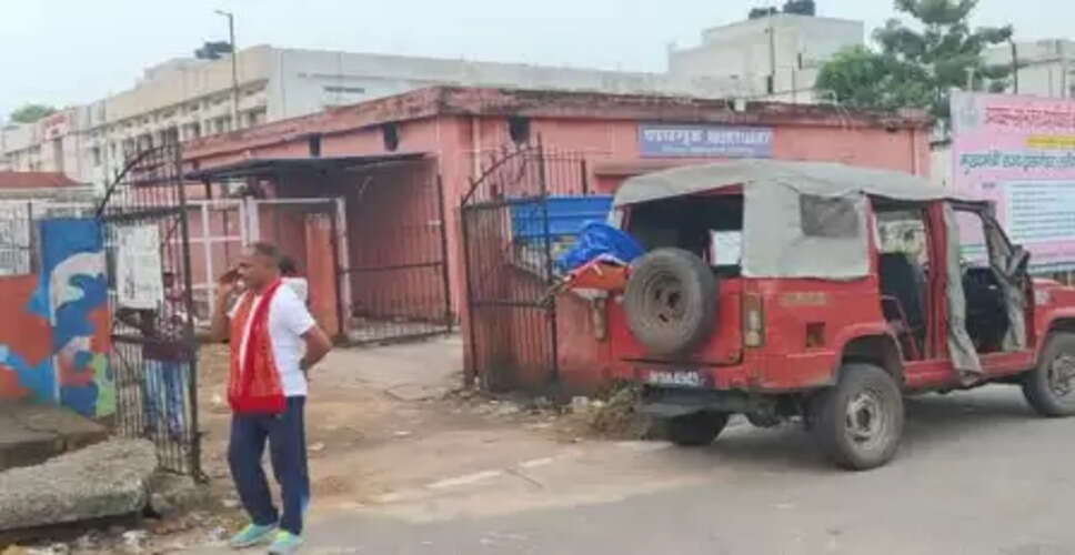 Karoli&nbsp;रैली निकालकर एसडीएम कार्यालय पहुंचे ग्रामीण, अगले दिन शव ले गए