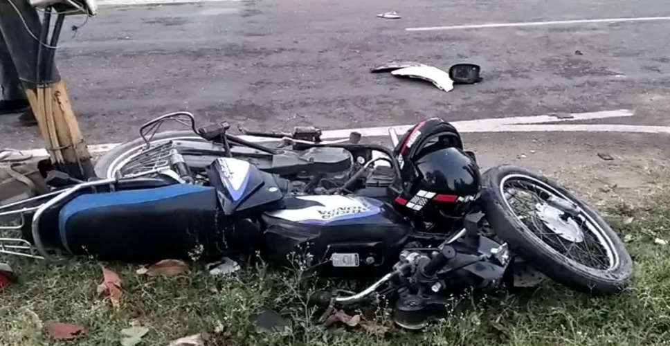 Banswara तेज़ रफ्तार कार की टक्कर से हवा में उछला बाइक चालक, लगी गंभीर चोट 