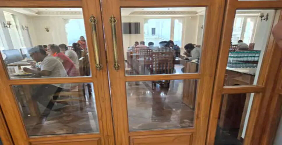 मेयर की कुर्सी के लिए बीजेपी-कांग्रेस की बाड़ेबंदी: भाजपा ने प्रत्याशियों को जयपुर भेजा, कांग्रेस ने भरतपुर रिसॉर्ट में रखा