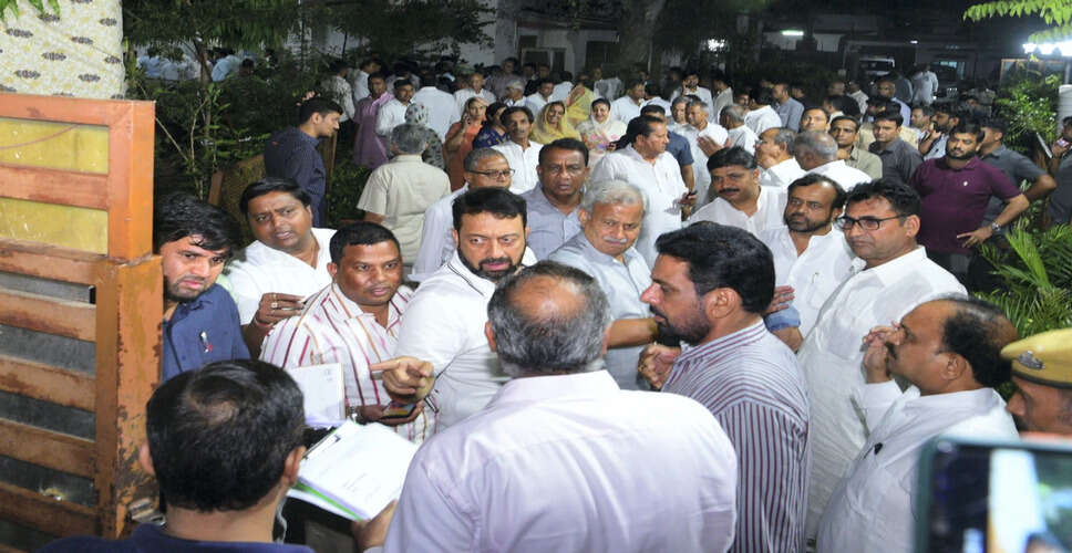 Rajasthan Politics News: कांग्रेस के विधायकों के इस्तीफे मामले में गरमाई प्रदेश की राजनीति, कांग्रेस के पूर्व विधायक ने की जांच की मांग