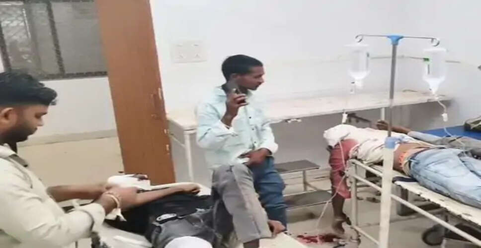 डूंगरपुर में सड़क हादसा, क्रूजर जीप की टक्कर से बाइक सवार तीन युवक गंभीर घायल