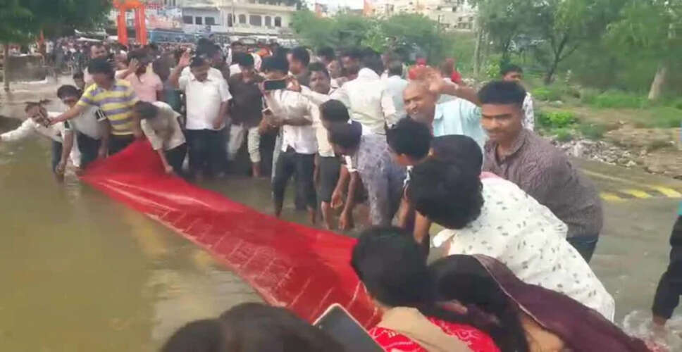 भीलवाड़ा के आसींद गांव में 30 साल बाद बह निकली खारी नदी, ग्रामीणों में खुशी की लहर