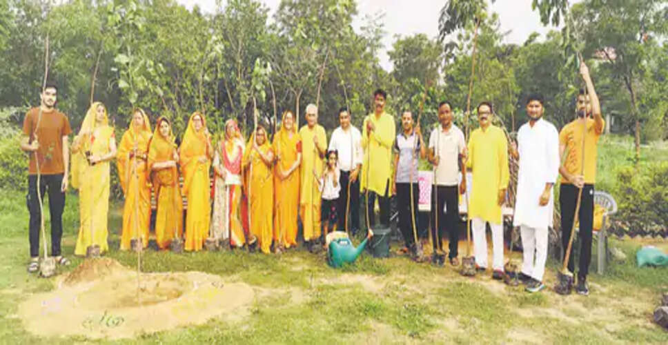 Sikar गायत्री परिवार ने स्मृति वन में लगाए 56 पौधे