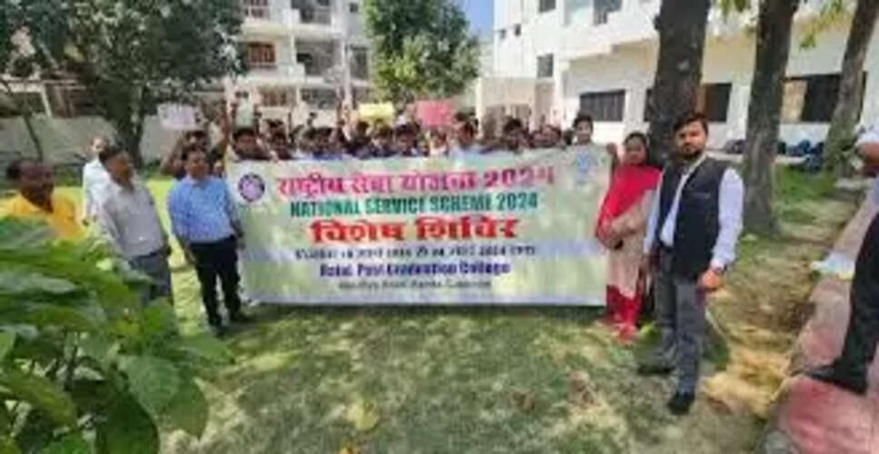 Karoli&nbsp;गवर्नमेंट कॉलेज में साफ-सफाई और नियमित कक्षाएं लगाने की मांग, सौंपा ज्ञापन