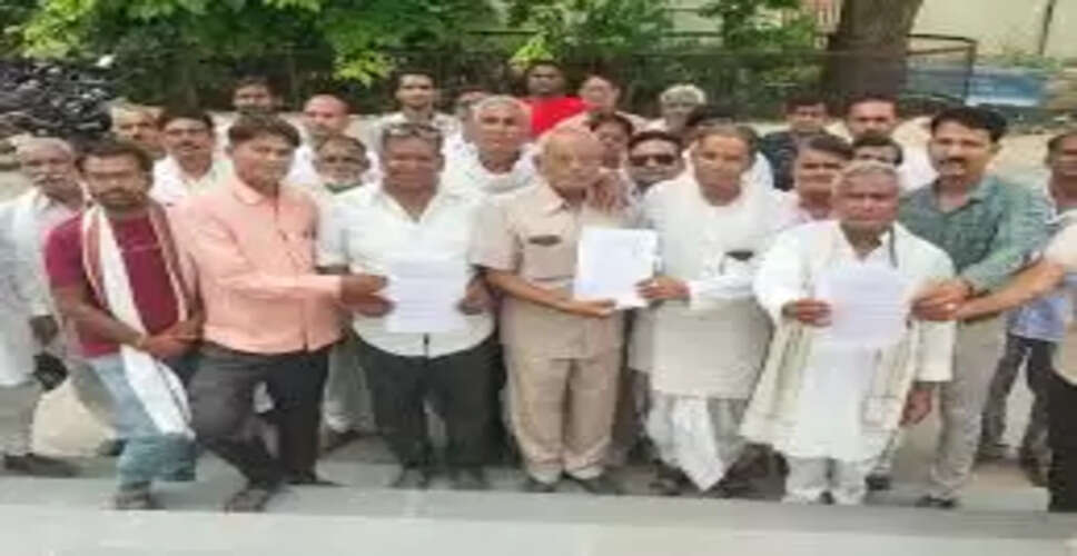 Karoli&nbsp;राशन डीलरों ने कार्य बहिष्कार के बीच रैली निकाल कर जताया रोष