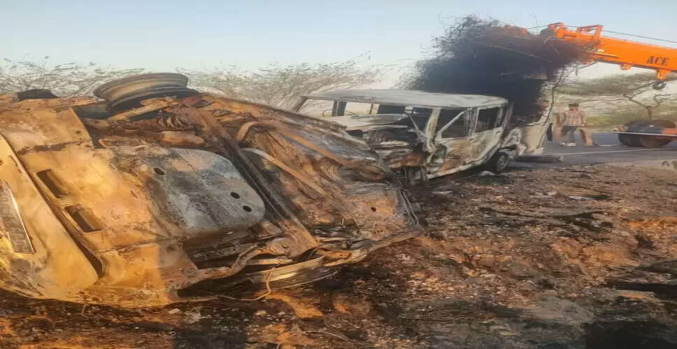 बाड़मेर में बोलेरो और कार की भिड़ंत में जिंदा जले 2 लोग, वायरल वीडियो में जाने कैसे हुआ इतना भयानक हादसा ?&nbsp;