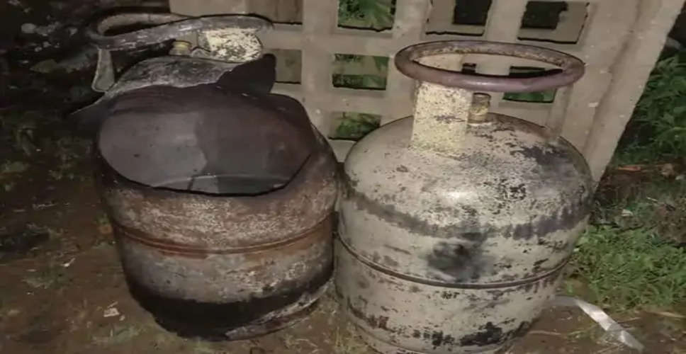  Alwar किराना स्टोर में लगी आग, आग की चपेट में आने से गैस सिलेंडर भी फटा
