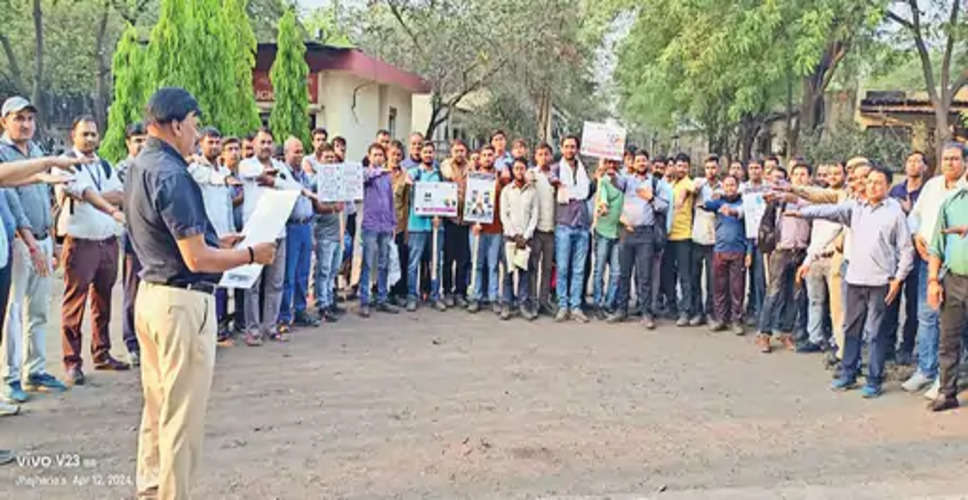 Bhilwara शहर में कर्मचारियों व श्रमिकों को दिलाई मतदान की शपथ