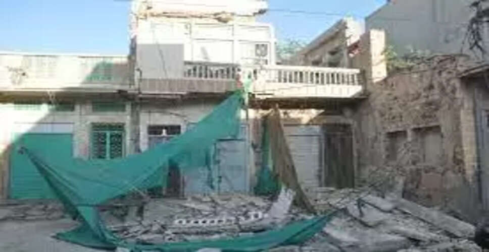 Ajmer में एक दो मंजिला मकान का छज्जा गिरने से बाथरूम और पानी की टंकी हुई क्षतिग्रस्त, बड़ा हादसा टला