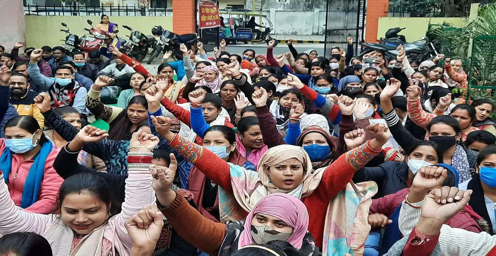 Udaipur जनाना अस्पताल के संविदाकर्मी भी गये कार्य बहिष्कार पर,  हड़ताल पर