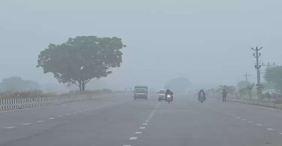 Rajasthan Weather Alert: प्रदेश में बादल छाए रहने और बारिश होने की वजह से बढ़ी सर्दी, मौसम विभाग ने इन जिलों में किया बारिश अलर्ट
