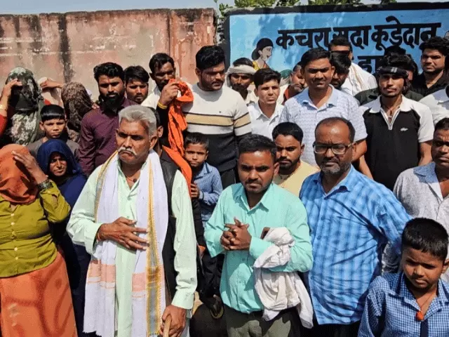 लाठी-डंडों से हत्या के 14 आरोपी तीन महीने से फरार, IG ऑफिस पहुंचे ग्रामीण; पुलिस पर गंभीर आरोप