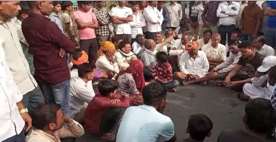 Jhalawar दंपती की मौत से गुस्साए ग्रामीणों ने शव रखकर जाम लगा दिया