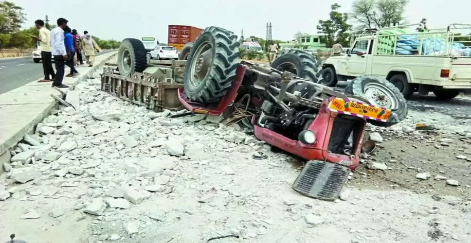 Sikar पत्थरों से भरी ट्राली और वैन की टक्कर दो लोग गंभीर रूप से घायल