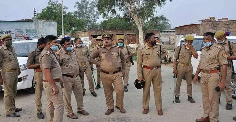 राजस्थान की सीमा पर ट्रक में मिला कुछ ऐसा की देखने खुद दौड़े चले आए एसपी, चेकिंग की तो हैरान रह गई पुलिस