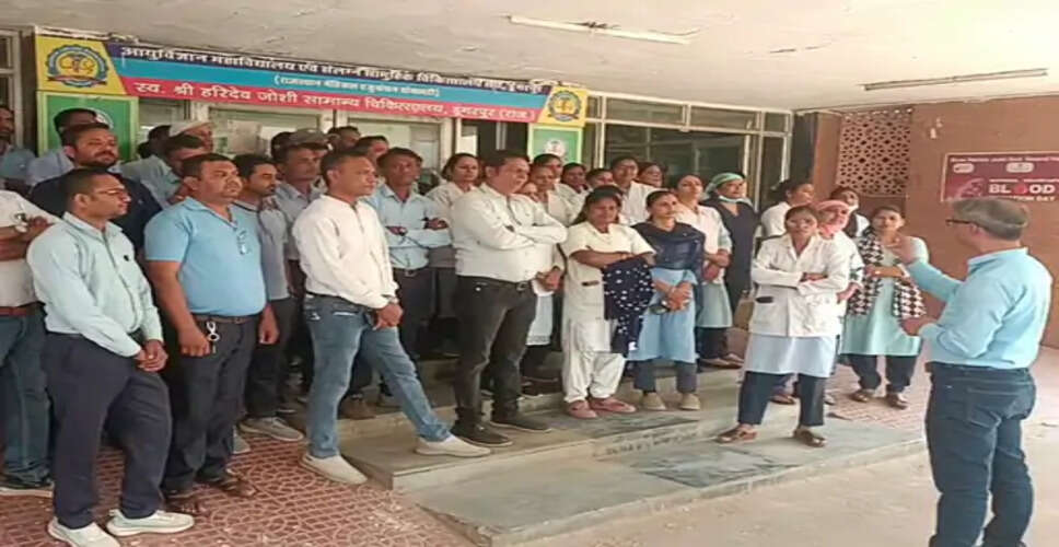 डूंगरपुर मेडिकल अस्पताल में नर्सिंगकर्मियों का कार्य बहिष्कार, स्वास्थ्य सेवाएं प्रभावित