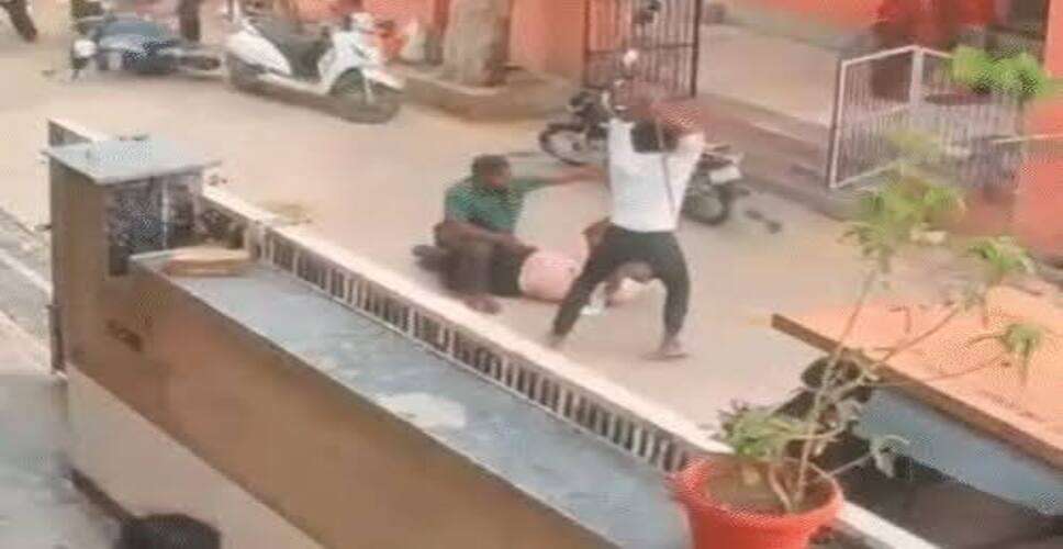 अलवर में पैसों के विवाद ने लिया हिंसक रूप, दादा को बचाने पहुंचे पोते पर लाठी-सरियों से हमला