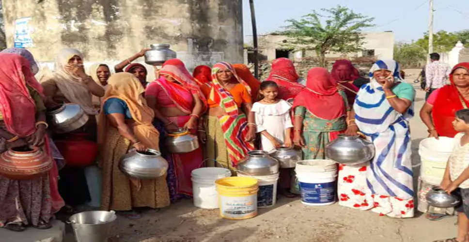 Bhilwara आसीन्द में पेयजल समस्या से परेशान महिलाओं ने किया विरोध 