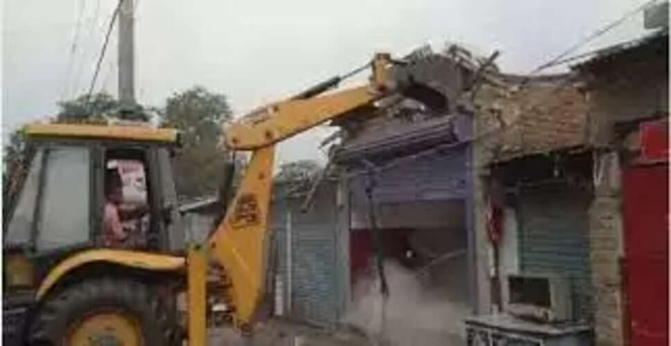 Dholpur&nbsp;नवीन जिला अस्पताल के सामने से सरकारी जमीन से हटाया अतिक्रमण