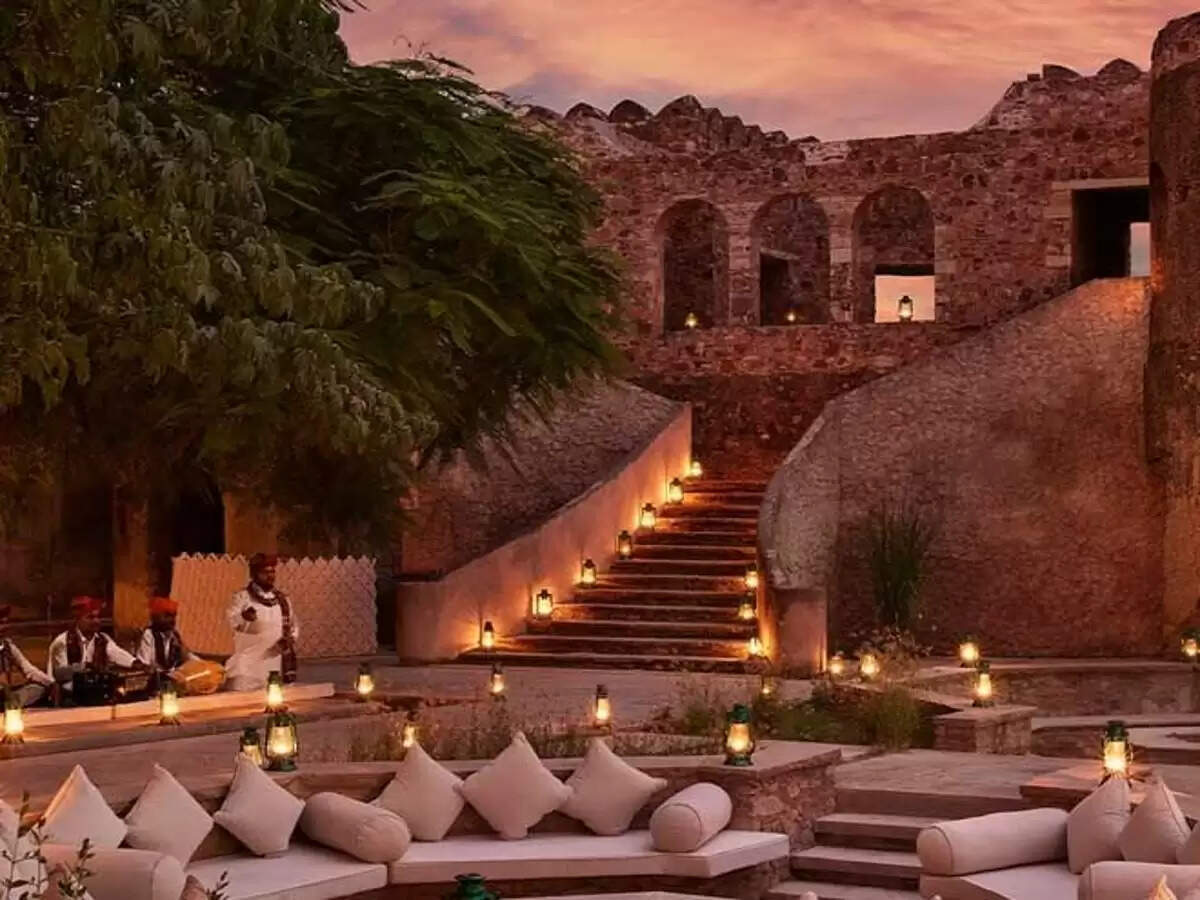 Sawai Madhopur में 10 साल पहले खंडहर था विक-कैट का वेडिंग वेन्यू इन फोटोज में देखें कैसे बदल गया चौथ का बरवाड़ा किला